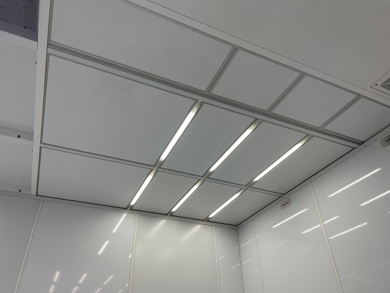 CleanTrak-Modular-Flush-Ceiling-with-Integrated-Lighting